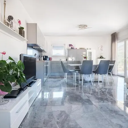 Ferienhaus Trebinja 펜션