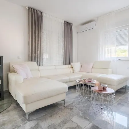 Ferienhaus Trebinja 펜션