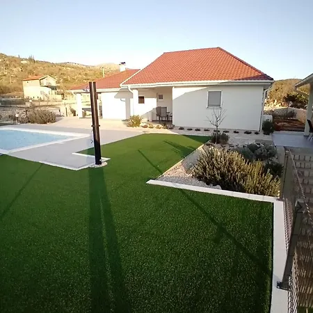 펜션 Ferienhaus Trebinja