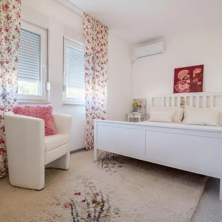 Ferienhaus Trebinja 펜션 Ravno